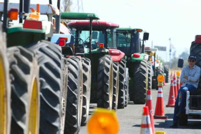 Gobierno federal dialoga con transportistas y agricultores; reportan avances