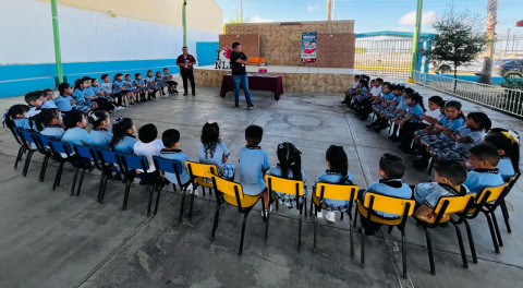 Llevan biblioteca itinerante  al jardín de niños “Lidia Ángela  Ramírez Hernández”