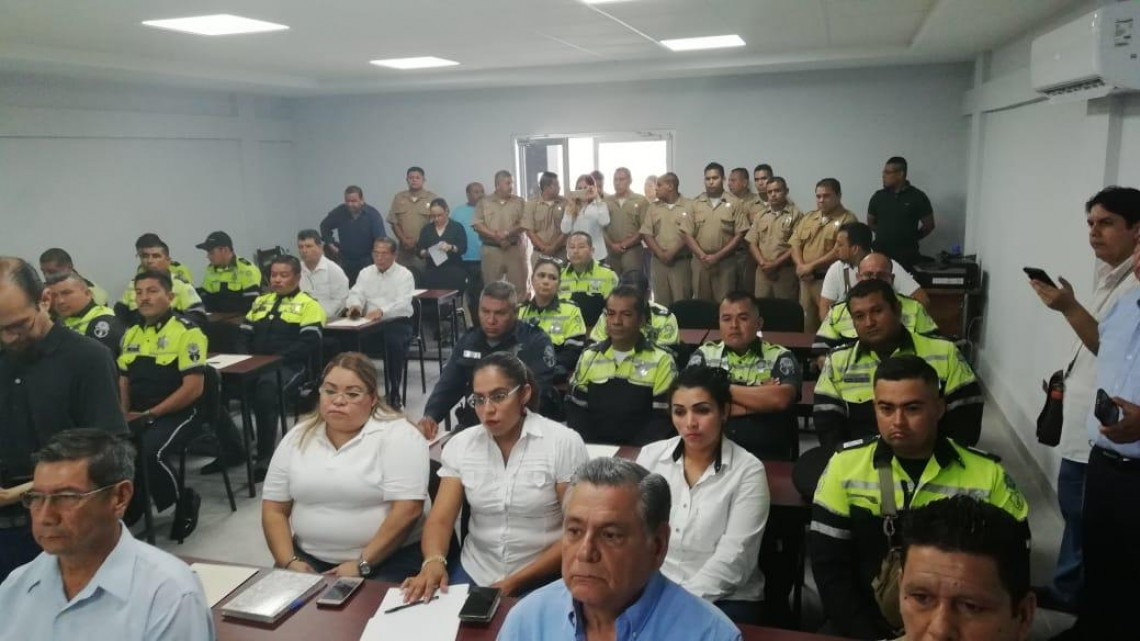 Exhorta Alcalde a construir dependencias honestas