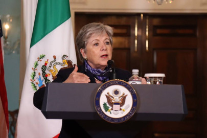 Se reúne Bárcena con autoridades estadounidenses, expresa preocupación por boyas