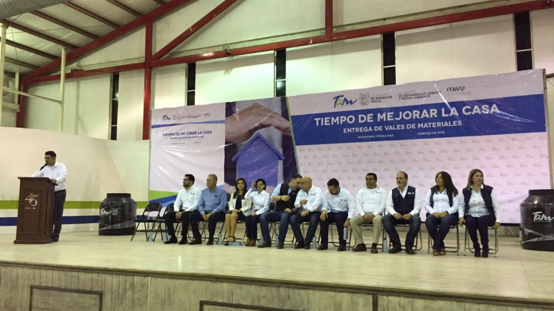 Entregan vales para mejorar las viviendas