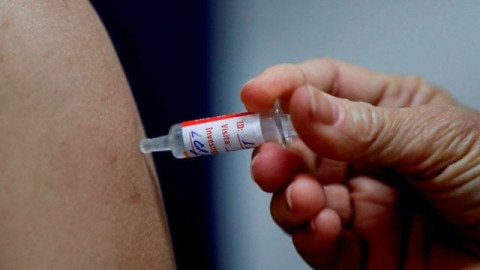 Brasil suspende ensayos de vacuna china contra Covid-19 por "incidente"
