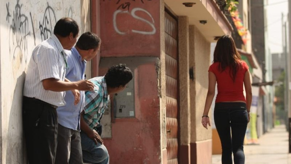  Gobierno presenta plan integral para tipificar el acoso como delito penal en todo el país