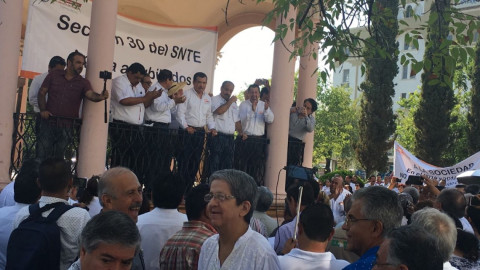 Protestan maestros contra ISSSTE