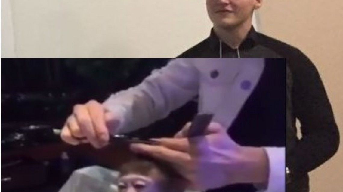 El meme del corte de pelo a un mono que encaja en todo