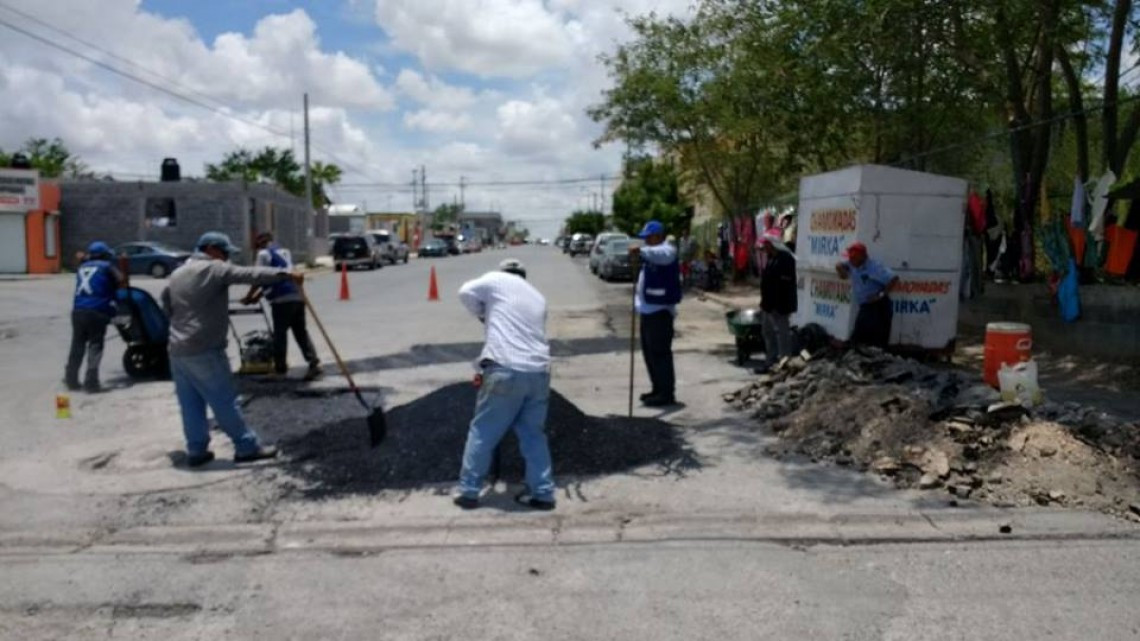 Realizan actividades de bacheo
