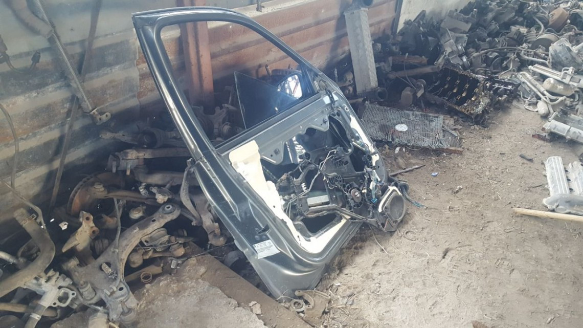 Aseguran establecimientos de autopartes