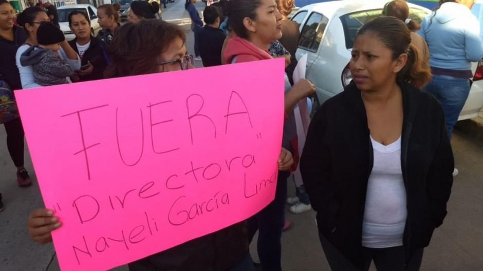 Exigen destitución de directora en primaria de la Borreguera