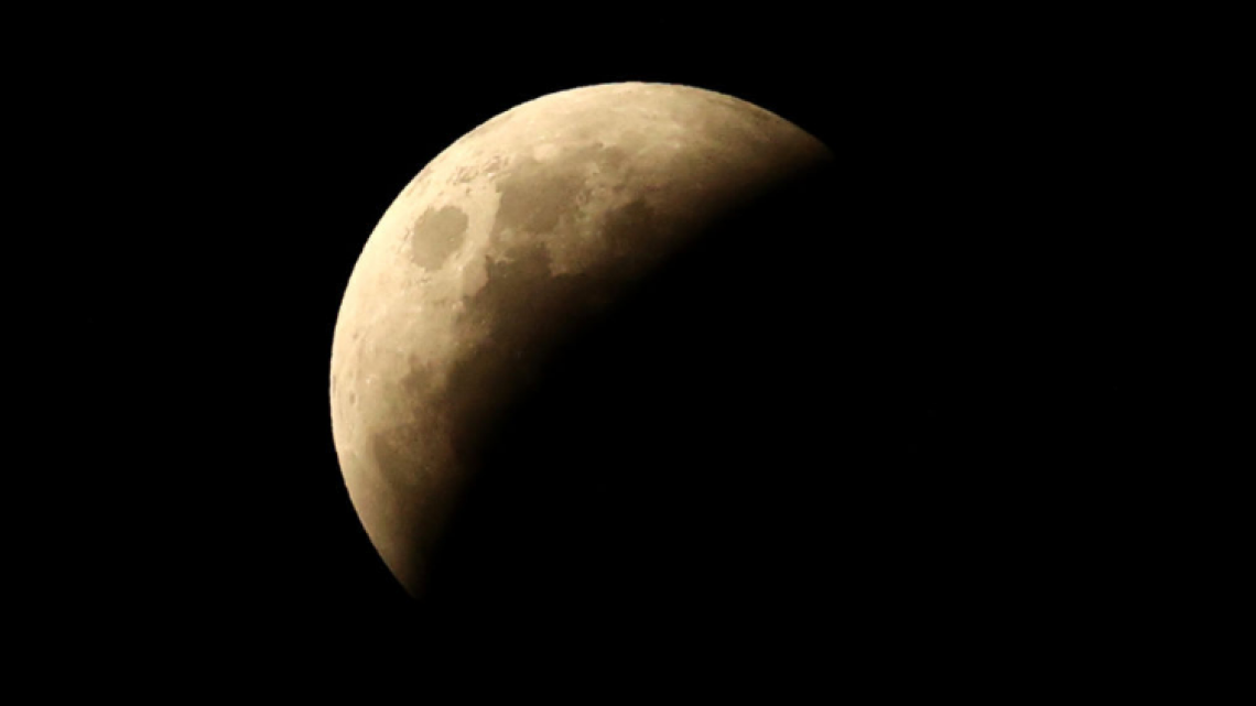Así se vivió el eclipse lunar total; fenómeno no volverá a repetirse hasta el 2025
