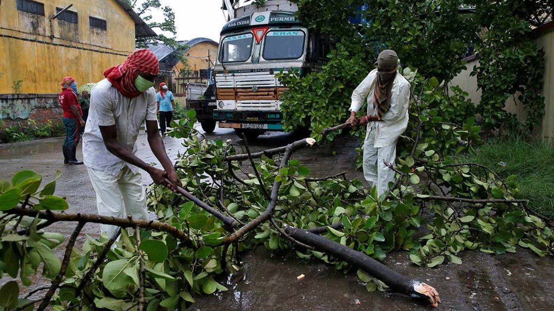 “Amphan” azota India, el ciclón más potente desde 1999