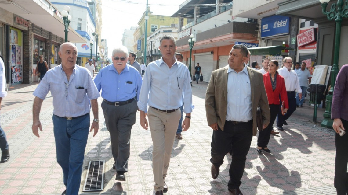 CANACO quiere fuera de la zona centro a los ambulantes