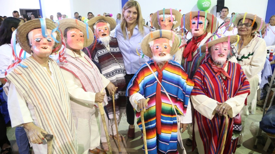 Celebra Maki a abuelitos en su día