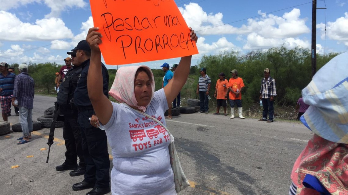 Bloquean pescadores carretera Matamoros-Victoria