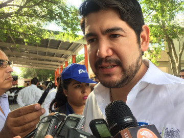 Anuncia Secretario de Educación bono para profesores