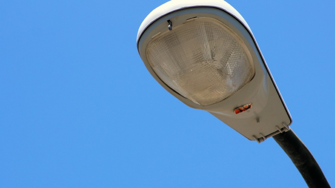 Humedad acumulada provoca deficiencias en el alumbrado público de Matamoros
