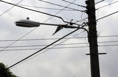 Vecino solicitan alumbrado Público