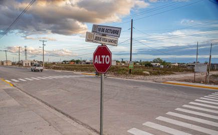 Entregan obras de pavimentación con inversión superior a los 24 mdp 