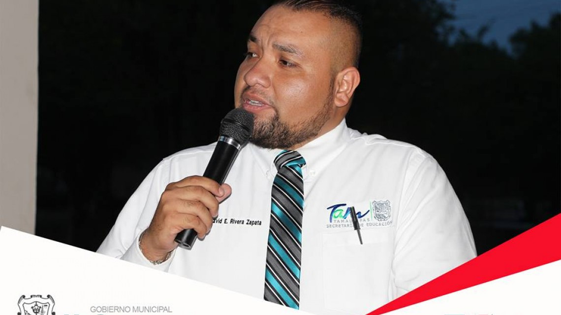 Acude alcaldesa a graduación de escuela primaria