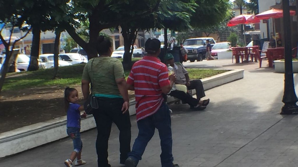 Ola de calor obliga a habitantes de la zona a tomar precauciones