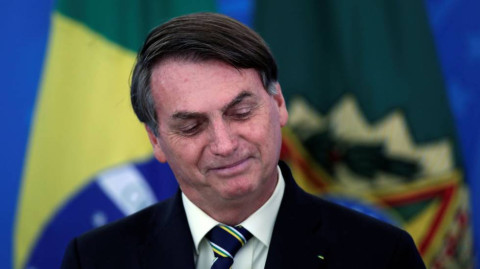 Bolsonaro decreta como "servicios esenciales" a gimnasios y peluquerías
