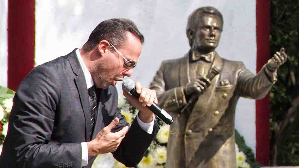 Rinden homenaje a José José en Ciudad de México