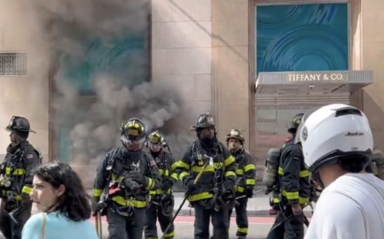 La icónica tienda de Tiffany & Co en Nueva York se incendia