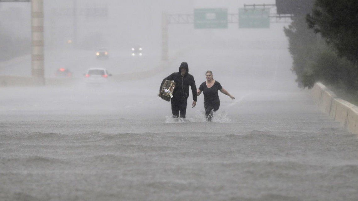 "Harvey" deja grandes daños a su paso por Texas