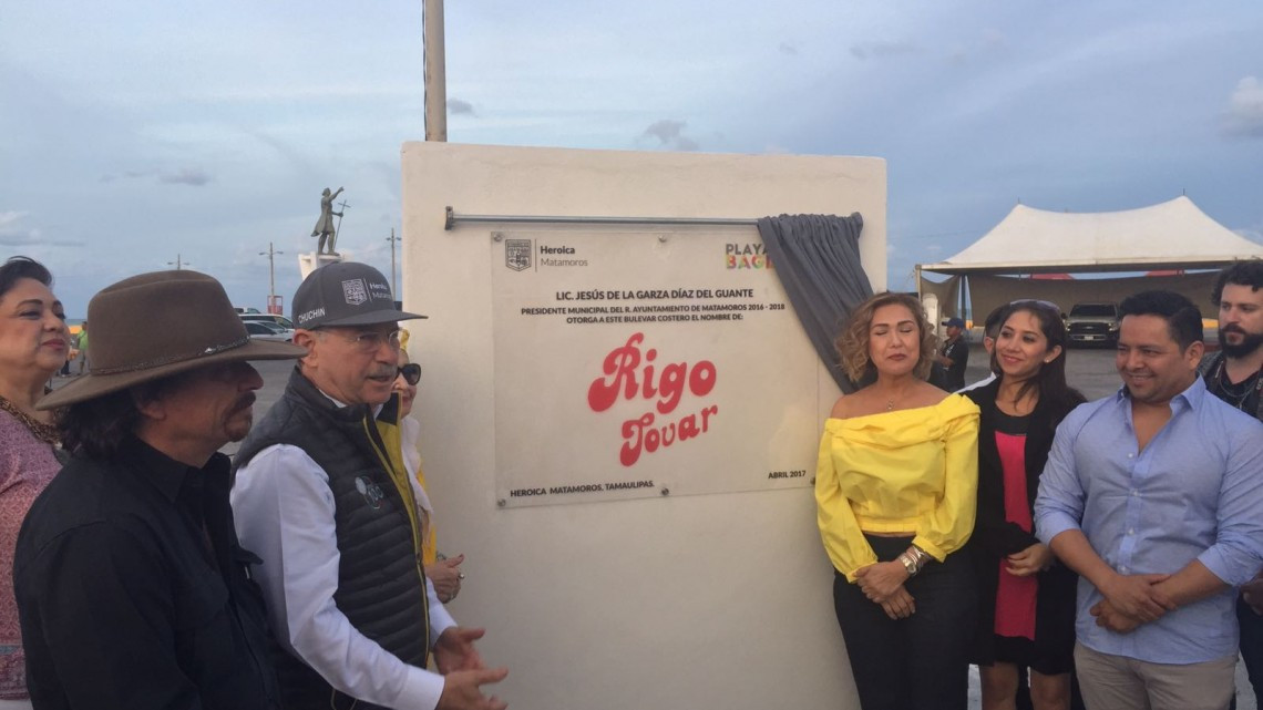 Bautizan al bulevar costero con el nombre de "Rigo Tovar" 