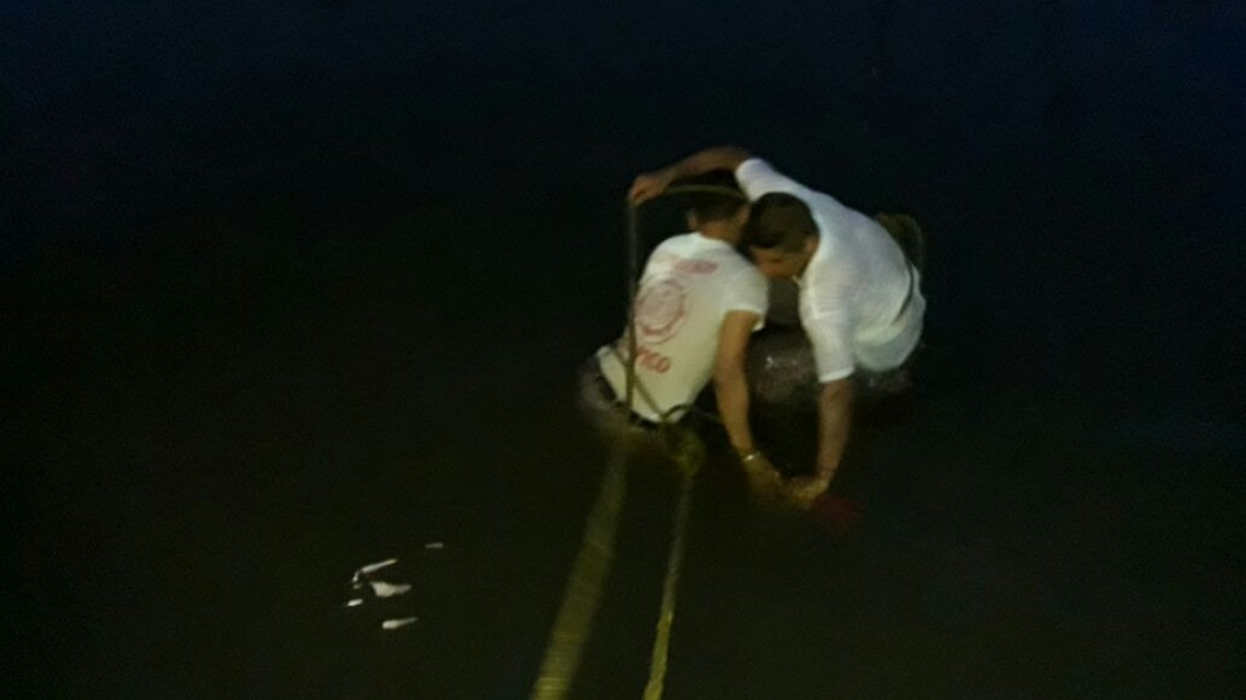 Cae automóvil al canal de la Cortadura