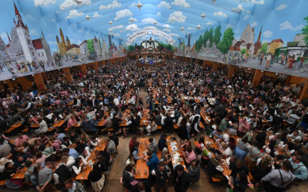 Podría realizarse el Oktoberfest en Múnich al 50 por ciento de capacidad