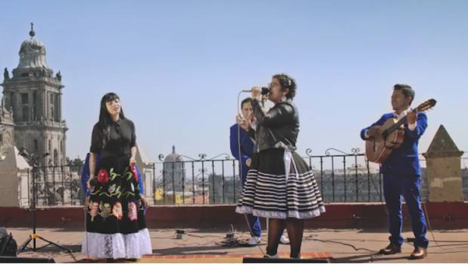 La Santa Cecilia y Mon Laferte lanzan nueva versión de “Ingrata”