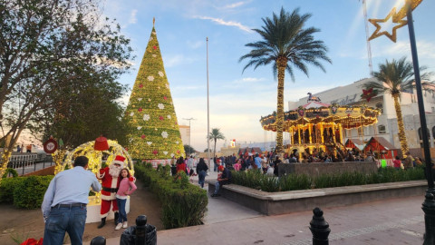 El Alcalde Carlos Peña Ortiz te invita a disfrutar el espíritu navideño en la plaza principal de Reynosa
