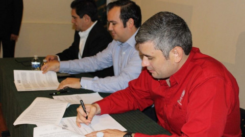 IIES firman convenio con Secretaría de Economía