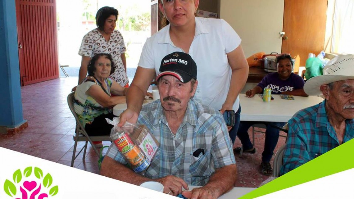 Realizan festejo a abuelitos del mes