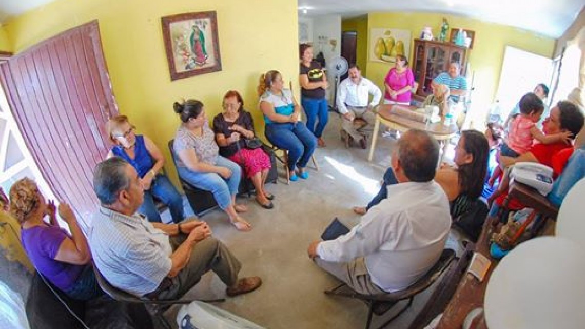 Alcalde se reúne a escuchar a vecinos