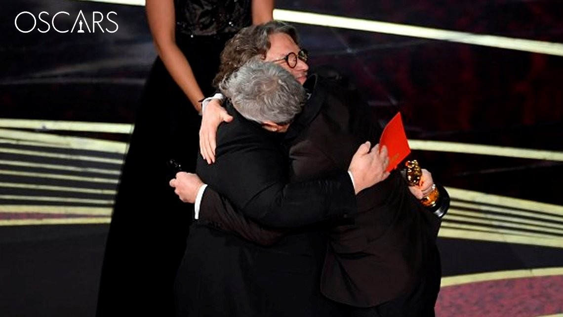 Cuarón y "Roma" cierran la temporada de premios con 3 Oscares