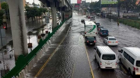Lluvias dejan fuertes inundaciones en Ecatepec, Coalcalco y Tultitlan