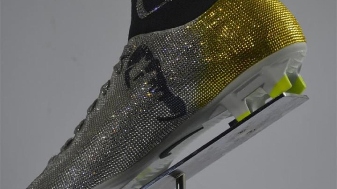 CR7 manda a hacer botines súper lujosos