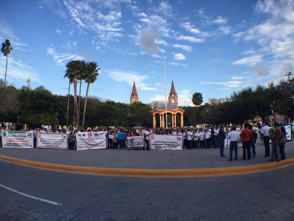 Telefonistas marchan contra el gasolinazo mexicano 