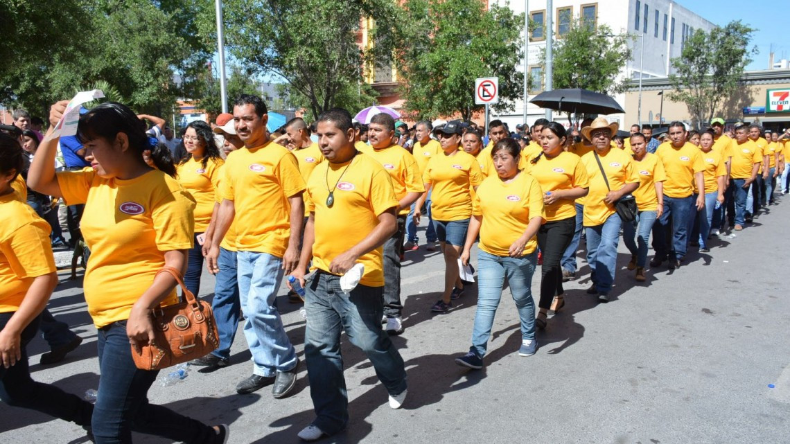 Encabeza Maki desfile con líderes y cerca de 17 mil trabajadores