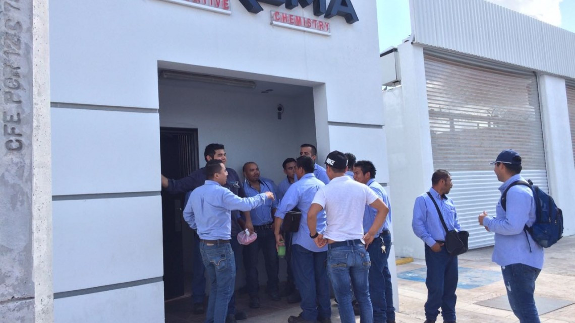 Obreros paran labores en Arkema