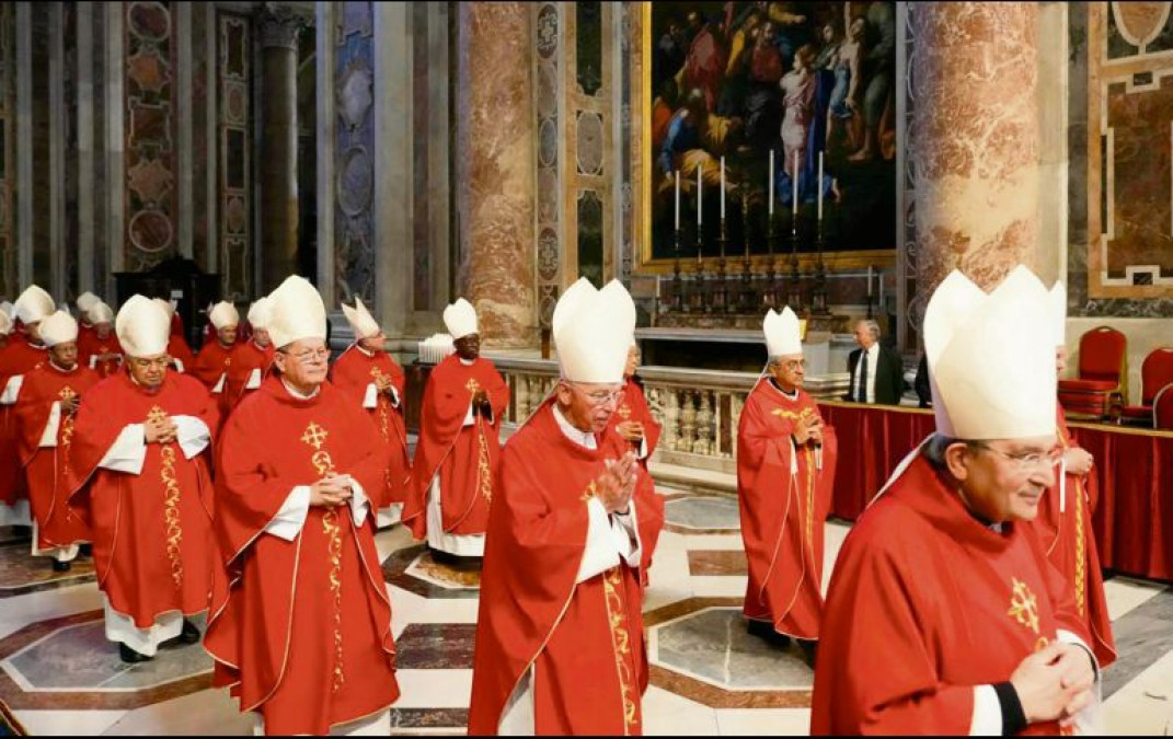  Llegan cardenales a Roma para Cónclave