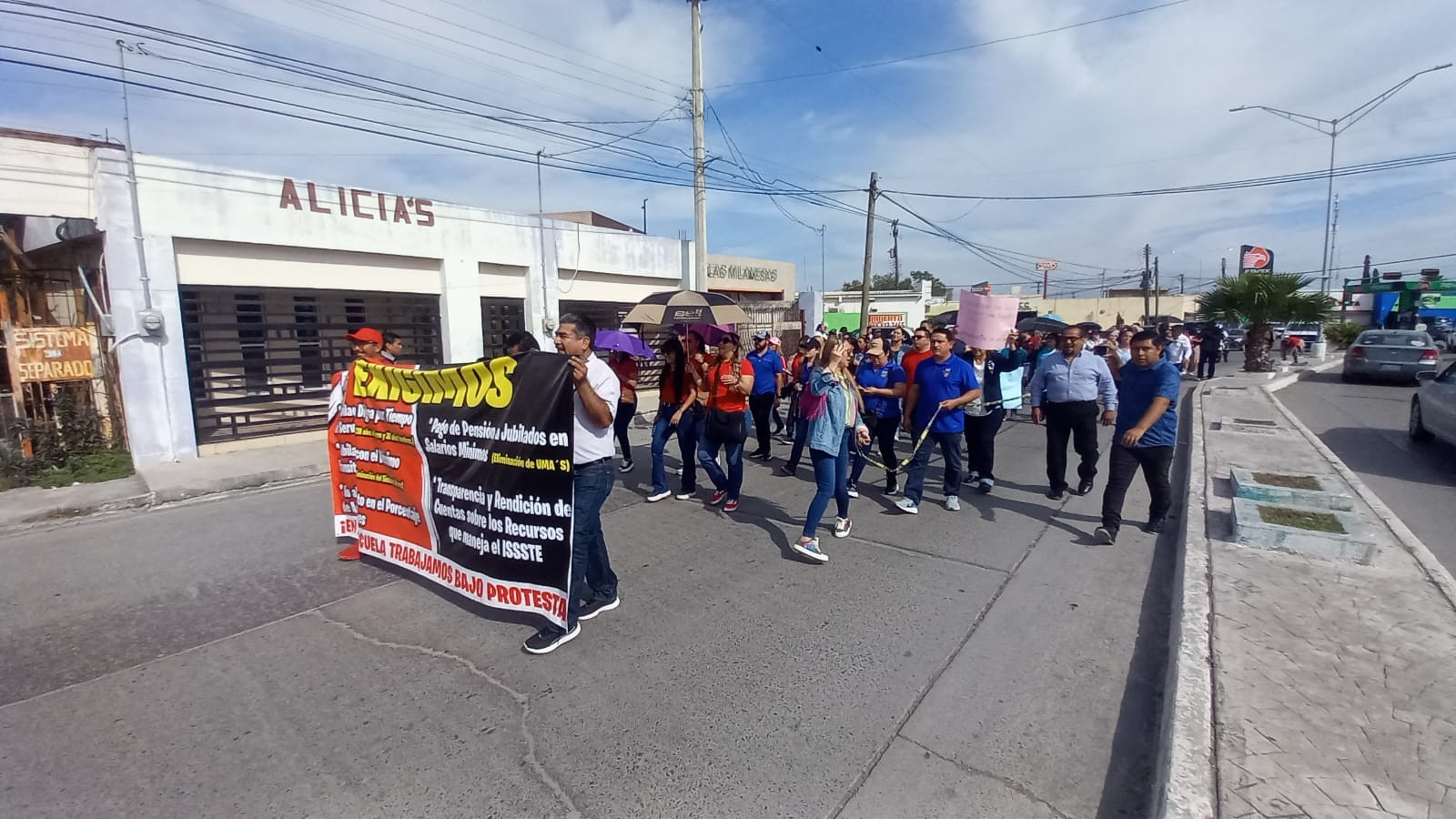 Maestros de Matamoros se manifiestan en contra de la Ley ISSSTE