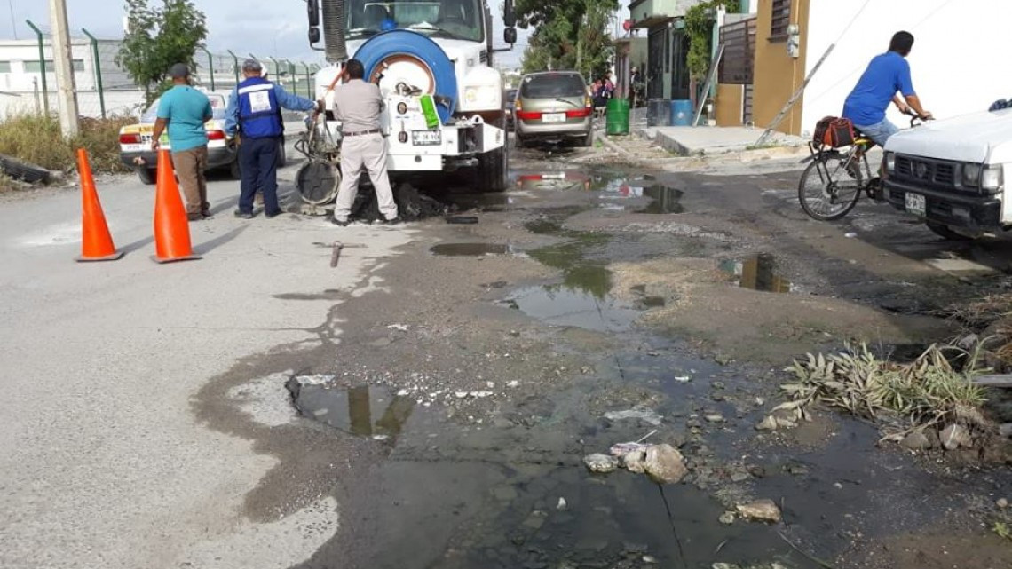 Comapa trabaja con equipo vactor