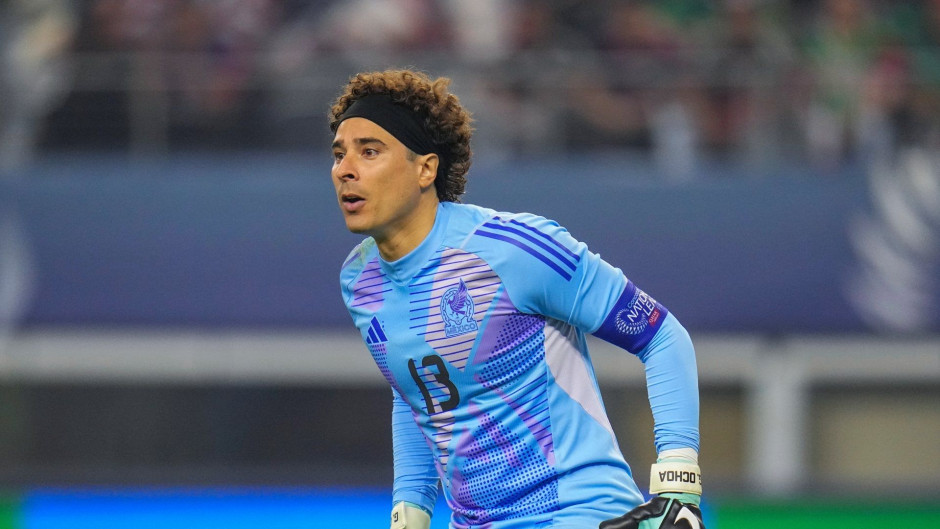 Guillermo Ochoa firma con el AVS Futebol SAD del futbol de Portugal
