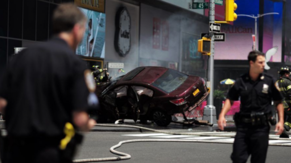 Auto arrolla a 22 personas y mata a una en Times Square