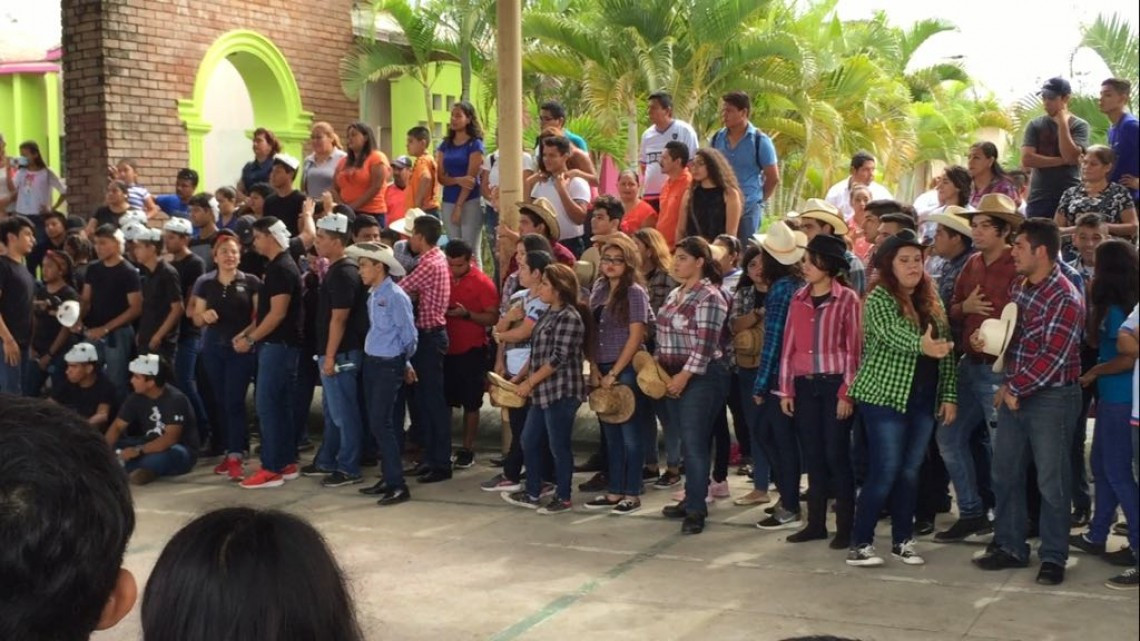 Fomentan participación estudiantil con zumbatón