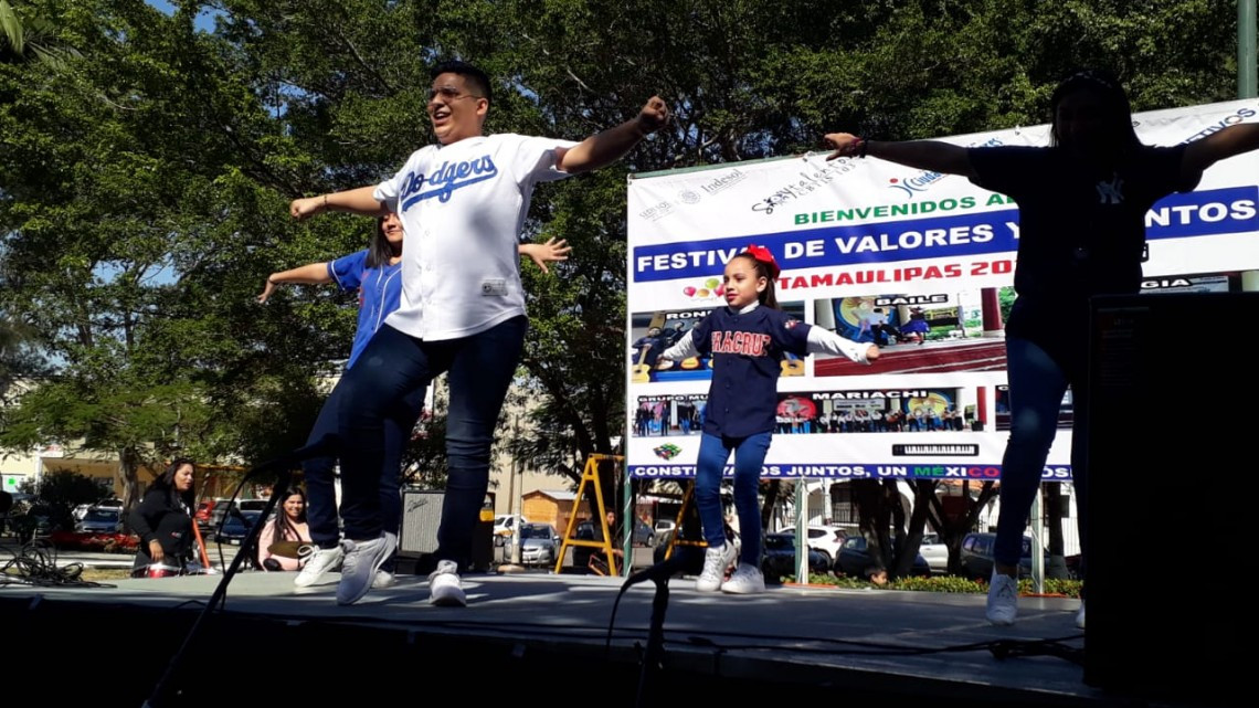Con el talento de jóvenes fomentan valores, en plazas públicas y colonias de la zona sur del estado