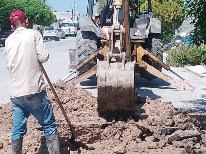 Reparó COMAPA fugas de agua potable en fraccionamiento San Valentín
