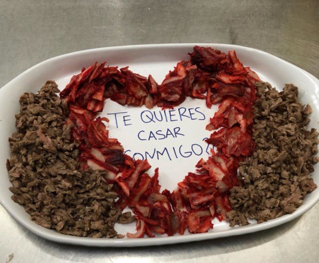 Propone matrimonio con una orden de tacos